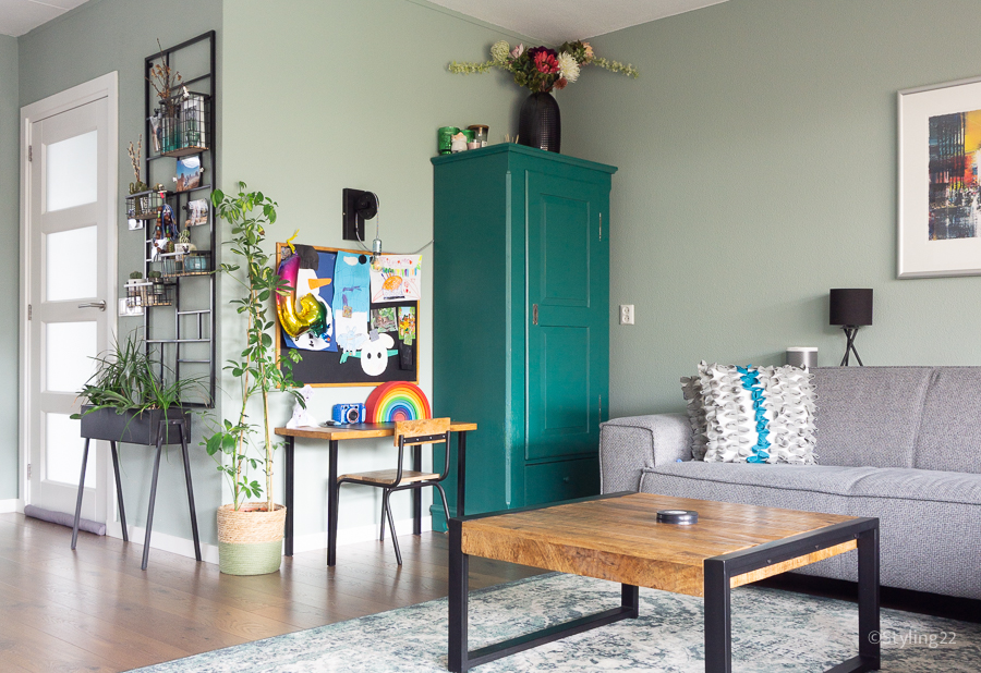 Styling22-interieuradvies-kleur-groene-muur-kast-woonkamer-kinderhoekje-Duiven